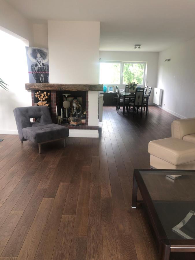 Chambres A Loyers Dans Un Penthause 부르그-라-레인느 외부 사진