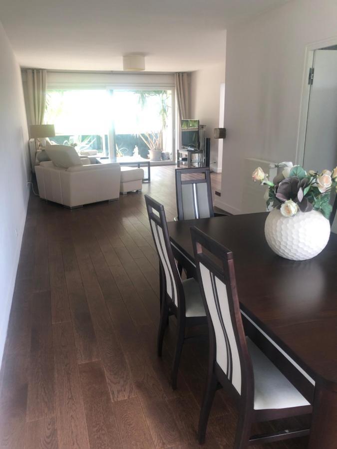 Chambres A Loyers Dans Un Penthause 부르그-라-레인느 외부 사진