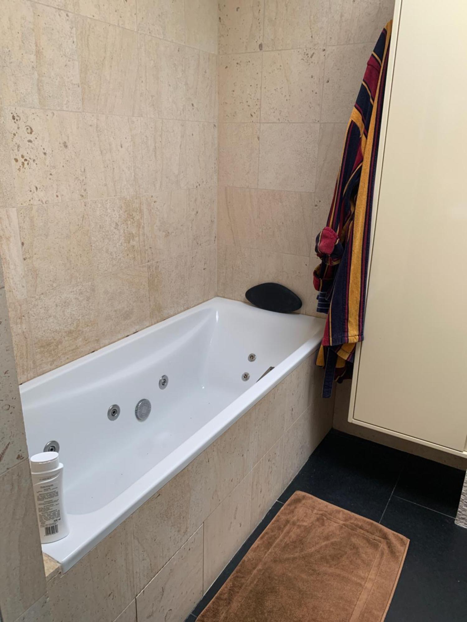 Chambres A Loyers Dans Un Penthause 부르그-라-레인느 외부 사진