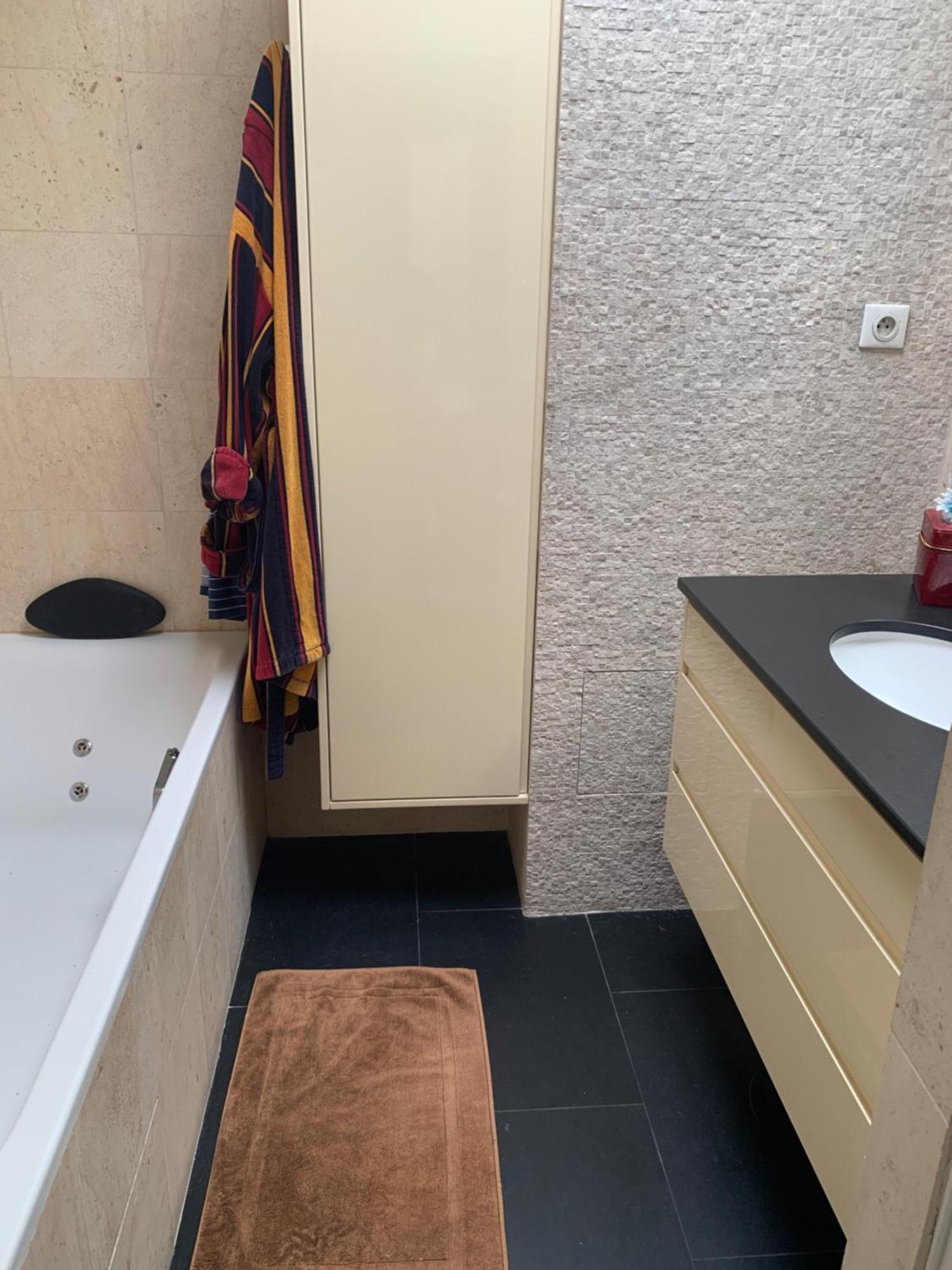 Chambres A Loyers Dans Un Penthause 부르그-라-레인느 외부 사진